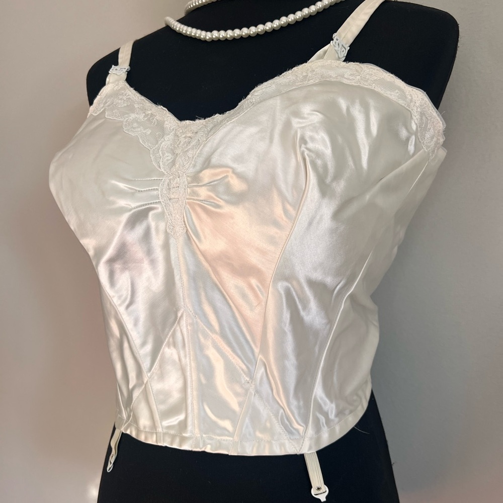 Vintage Edith Lances Satin minimizing hand Sewn Wireless Longline Bra in White